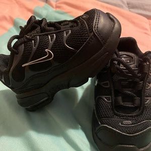 Toddler black air max size 4c